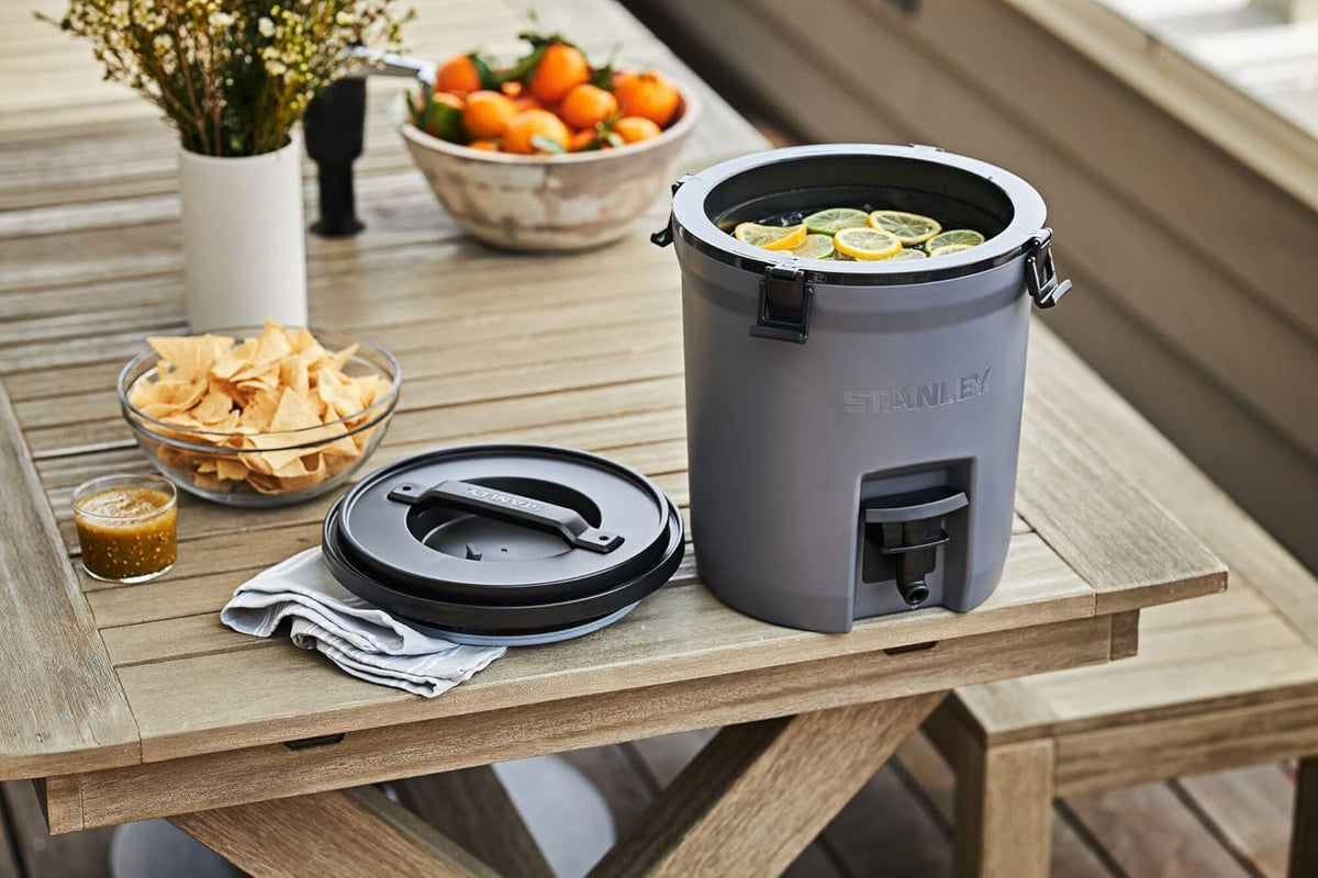 Insulated Water Jug with Spigot and Lid N233