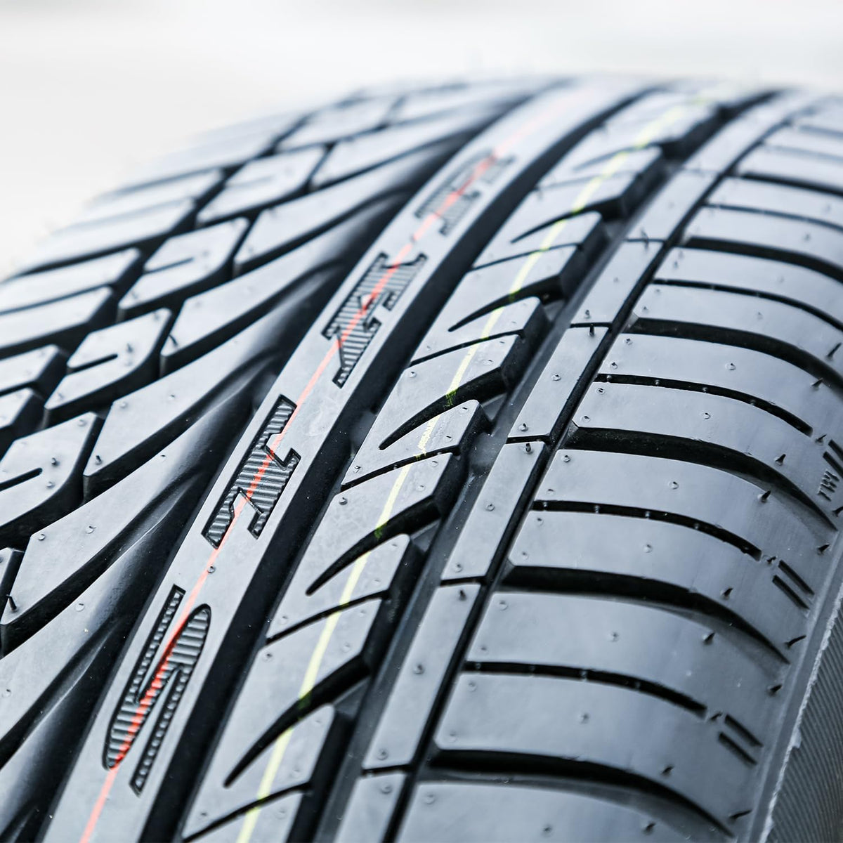 2 x 235/65R18 106H All Season Tires L24779