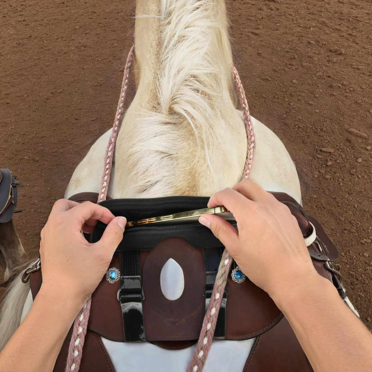 Horse Saddle Bag with Pommel Pocket and Cell Phone Holder X997